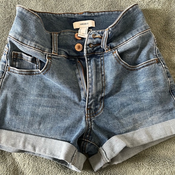 Forever 21 denim shorts- brand new - Picture 1 of 3